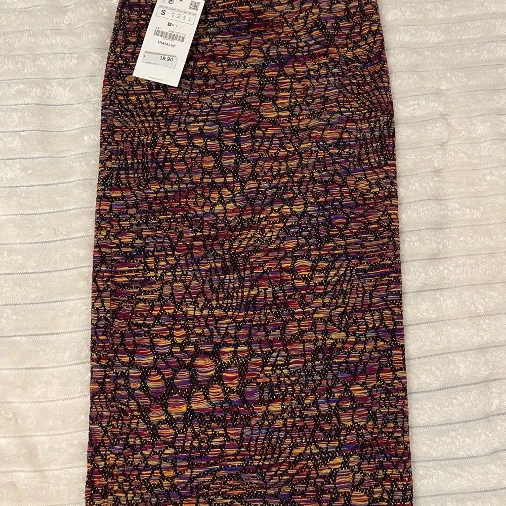 ZARA 1 top with 3 skirts to MIX N MATCH - Picture 3 of 6
